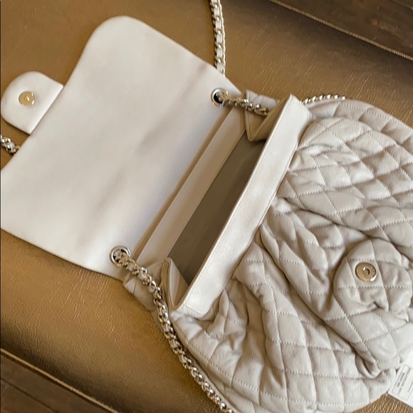 ‼️SOLD‼️💯% Authentic Chanel chain around bag - Picture 5 of 11